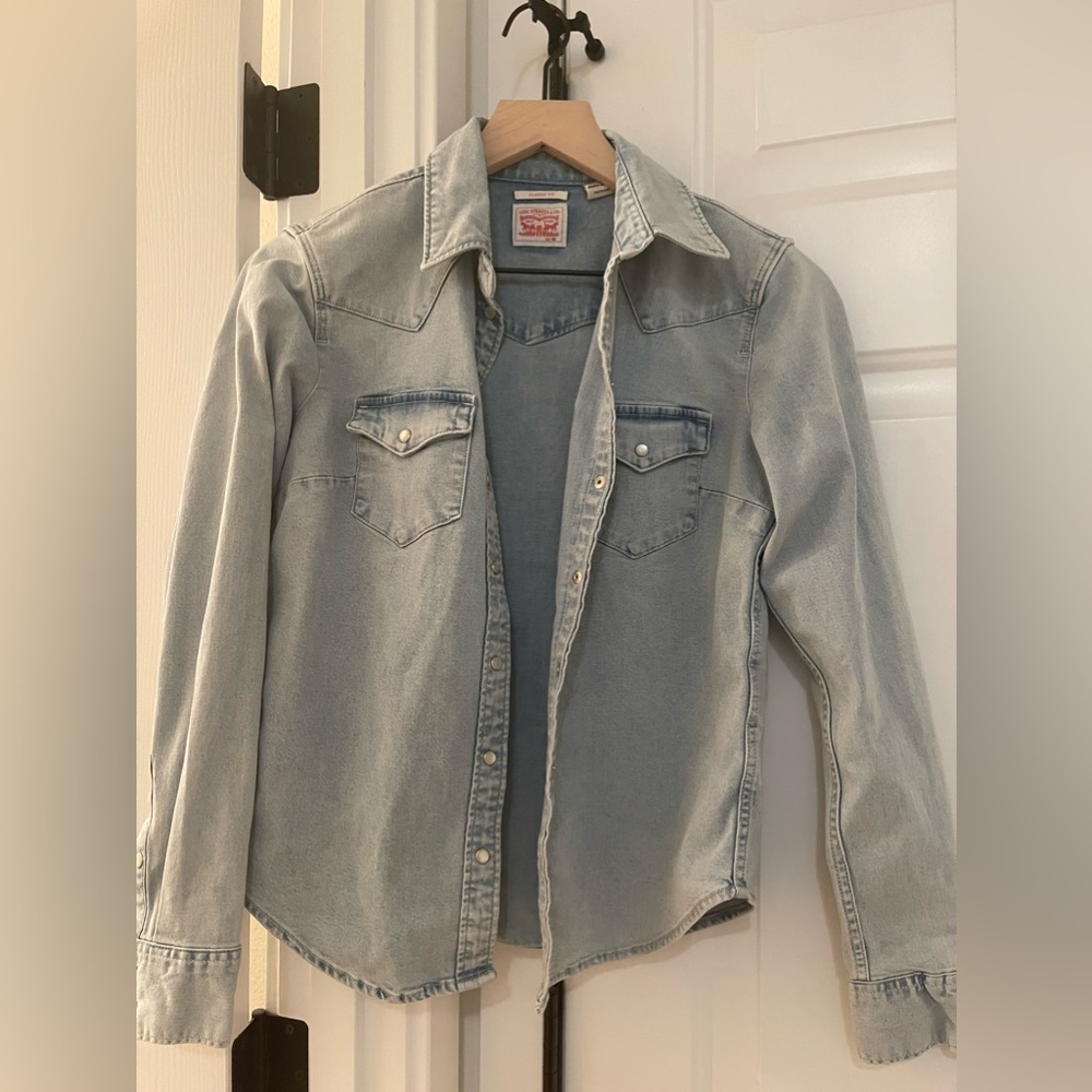 Levi’s Classic Straight Jean Button Up (Size XS)